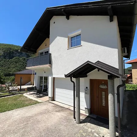 Apartment Away From 2